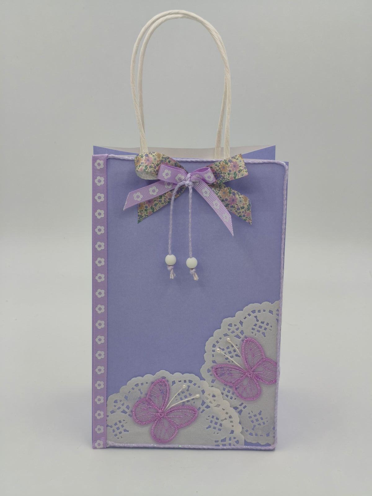 Geschenkpapier Tragetasche lila 64